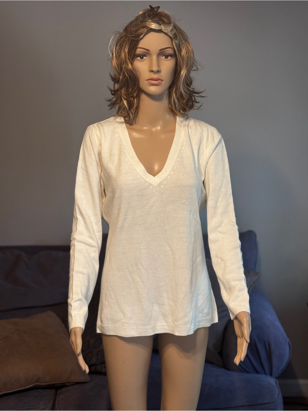 New York & Company Cream V-Neck Long Sleeve Top